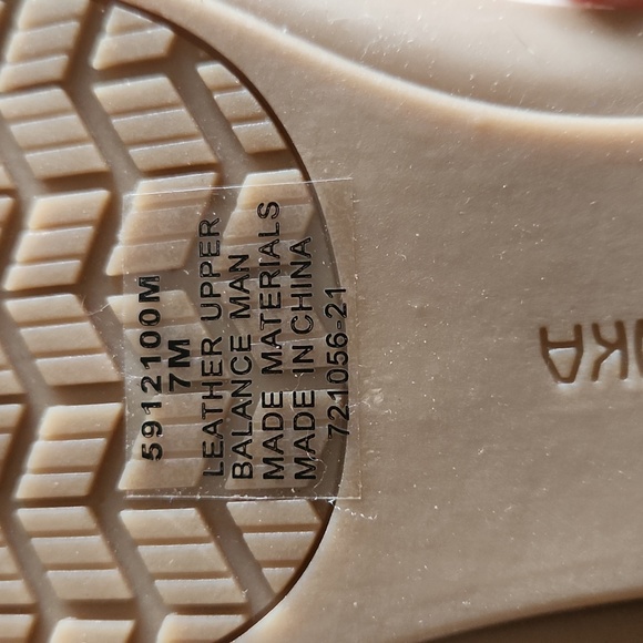 Minnetonka Sunny Thong Sandals, white size 7. - Picture 7 of 7